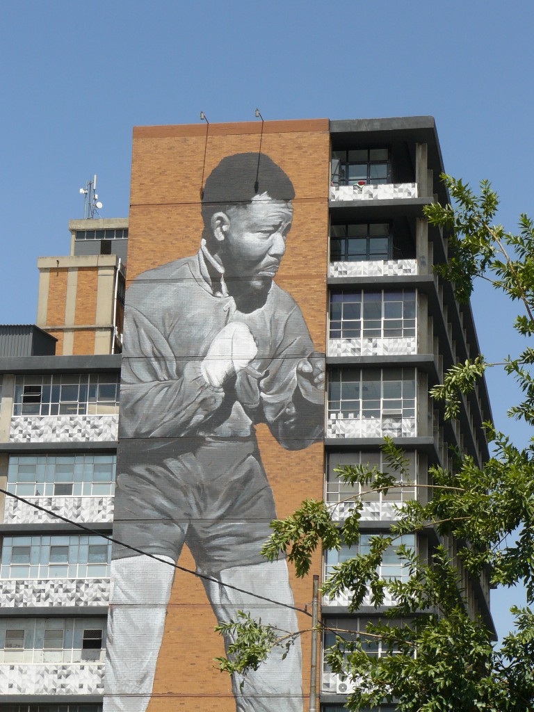 Das größte Nelson Mandela Gemälde der Welt - an einer Häuserwand in Maboneg, Johannesburg