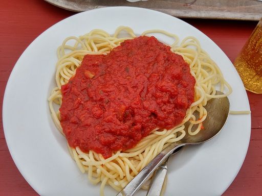 Spaghetti mit Tomatensauce im Adlerhorst